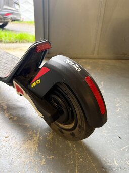 Elektrokoloběžka Aprilia eSR2 EVO - 5
