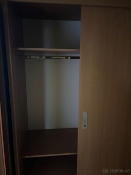 Výsuvná skříň na chodbě - 5