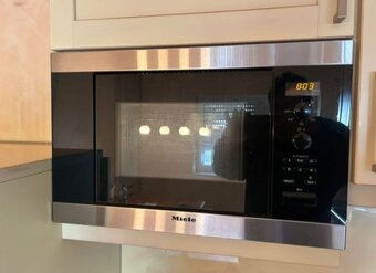 Prostorná venkovská kuchyně s vestavěnými spotřebiči,5594 - 5