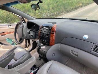 Toyota Sienna - 5
