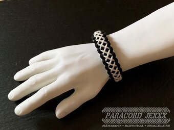 PARACORD náramek (18 cm) black - white - 5