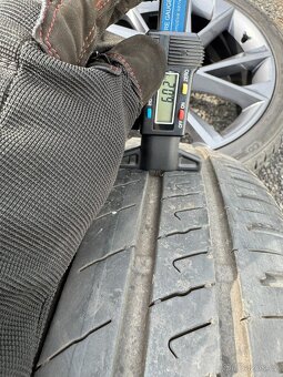 Alu Škoda Superb III/IV Vega 235/40/19 letní 6+ mm - 5