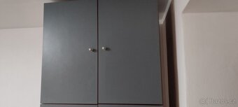 Dřevěná šatní skříň s nástavcem - 5