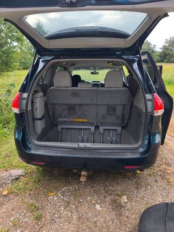 2011 Toyota Sienna LE, 8 místné, automat - 5