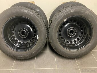 ORIGINAL sada plech. disků Audi Q3, VW Tiguan 215/65/17 - 5