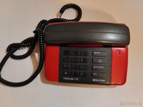 Retro tlačítkové telefonní přístroje - 5