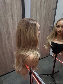 Dlouhá vlnitá blond paruka s krajkou vpředu 106513 - 5