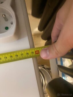 Prodám bílý kosmetický stolek se zrcadlem a osvětlením - 5