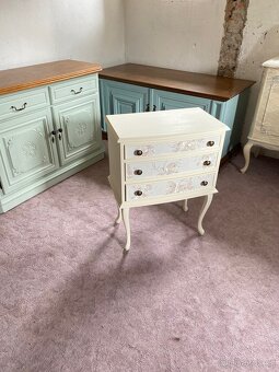 Šuplíková komoda a taburet - 5