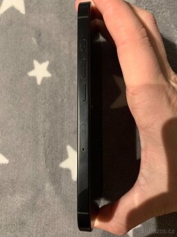 Apple iPhone 16 Pro Černý titan - 5