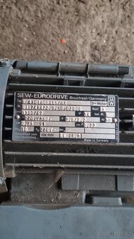 Elektromotor s převodovkou - 5