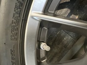 Prodám ALU kola BMW 17" 5x112 pneu zimní 225,50R17 RFT - 5