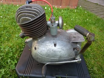 ČZ 125 B,T - motor - 5