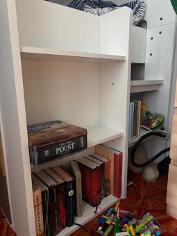 Vyvýšená dětská postel 90x200, knihovna, šuplíky, poličky - 5