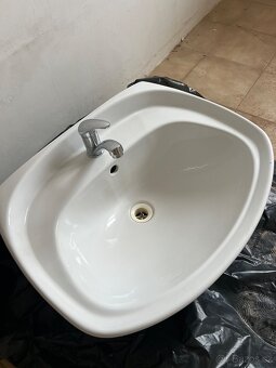 Umyvadlo s baterií - 5