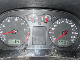 Volkswagen Golf 4 2.0 85 KW Benzinovy - 5