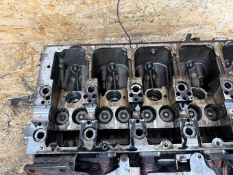HLAVA MOTORU 5.0 TDI R070103373A - 5