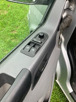 Prodám zachovalý interier vw caravelle t5 - 5