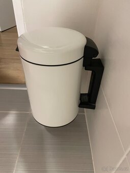 Brabantia 3l malý odpadkový závěsný koš bílý - 5