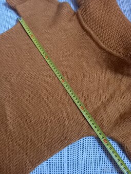 Dlouhý svetr s velkým rolákem - 5