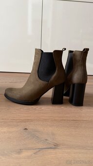 Dámské kožené khaki kozačky - 5
