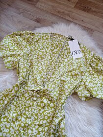 Zelenkavé šaty s květy Zara - 5