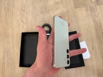 Samsung galaxy s24 - 5