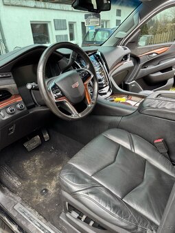 Cadillac Escalade - 5