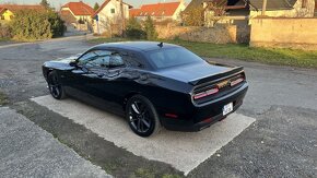 Dodge Challenger SHAKER 5.7 V8 – autopůjčovna - 5