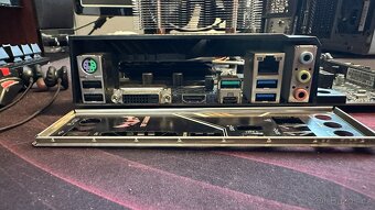 ASUS TUF B450M-PLUS GAMING + Ryzen 7 2700X (8C/16T) - 5
