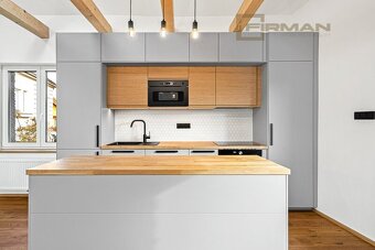 Prodej nadstandardního atypického bytu 3kk + podkrovní míst - 5