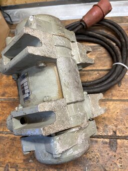 Vibrační elektromotor Stavostroj - 5