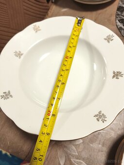 Sada starých porcelánových talířů. - 5