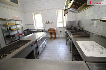 Zavedený hotel s restaurací přímo na sjezdu u dálnice u Cheb - 5