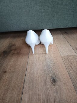 Bílé lodičky na podpadku celokožené vel. 37 - 5