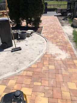 Pokládka zámkové dlažby a výkopové práce - 5