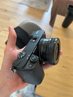 📷 Prodám Sony A6400 + ZDARMA objektiv 16–50mm OSS - 5
