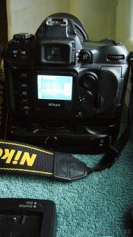 NIKON-D100,s Gripem MB-D100. - 5