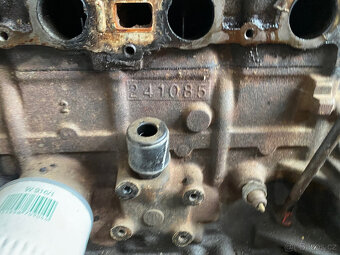 Ford 2.0 OHC motor - 5