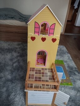 Dřevěný domeček s vybavením - 5