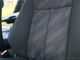 Interiér benz E  rok 2002 - 5