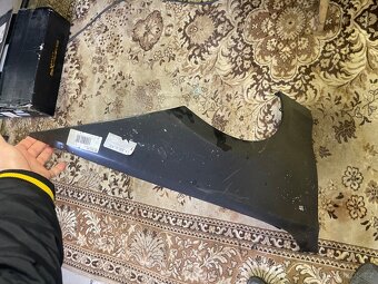 Pravý blatník BMW E87 Nový - 5