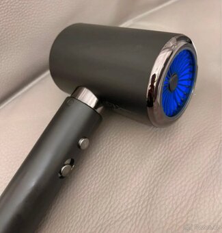 Výkonný fén na vlasy - 5