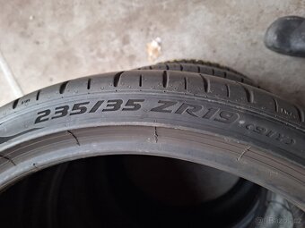 Prodám letní pneu 235/35/19 Pirelli - 5
