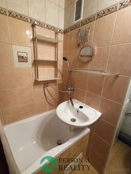 Pronájem byty 2+kk, 32 m2 - Chvaletice, ev.č. 02373 - 5