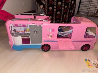 Barbie karavan se skluzavkou a bazénem - 5