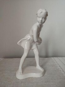 Keramická soška dievča s loptou - 5