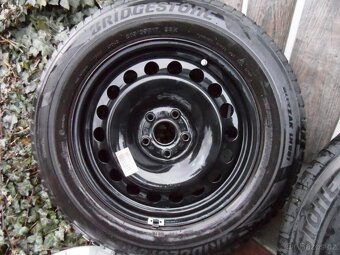 Komplet Zimní Sada Poklice Bridgestone 215/65/17 ET 38 5x112 - 5