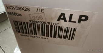 Kombinovaná lednice Bosch KGV39X28 - 5