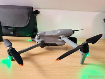 DJI Air 3 Fly More Combo (DJI RC 2) Jako nový - 5
